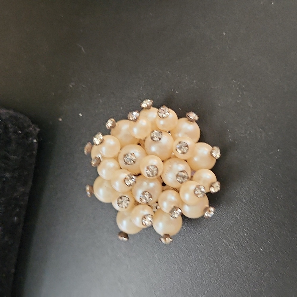 Pearl and rhinestone signed brooch Brania